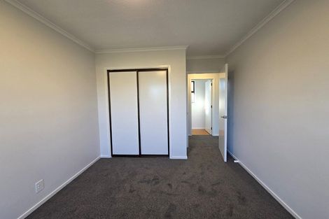 Photo of property in 2/3 Pinehurst Crescent, Russley, Christchurch, 8042