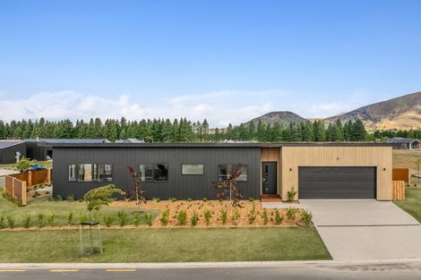 Photo of property in 8 Buttercup Street, Wanaka, 9382