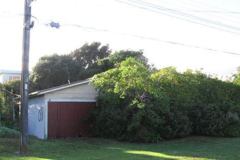 Photo of property in 13 Hona Street, Waikanae Beach, Waikanae, 5036