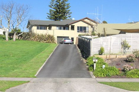 Photo of property in 22 Waipuna Place, Rototuna, Hamilton, 3210