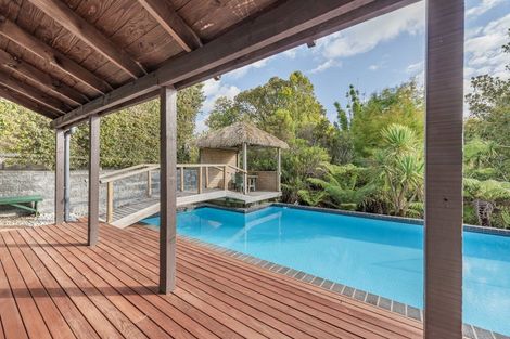Photo of property in 94 Kowhai Road, Campbells Bay, Auckland, 0630