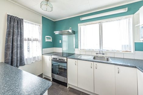 Photo of property in 102 Hinau Street, Castlecliff, Whanganui, 4501