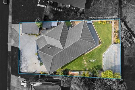 Photo of property in 18 Temuri Place, Glendene, Auckland, 0602