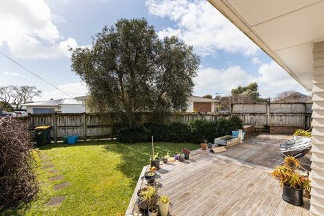 Photo of property in 6 Rarawa Place, Vogeltown, New Plymouth, 4310