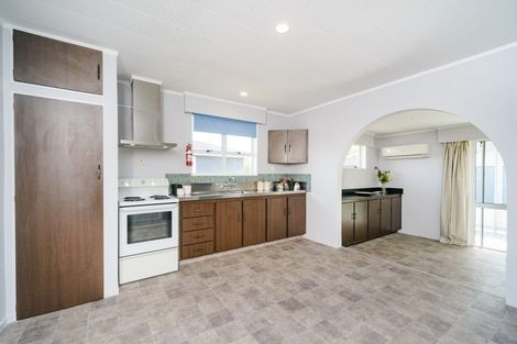 Photo of property in 27 Galway Avenue, Hokowhitu, Palmerston North, 4410
