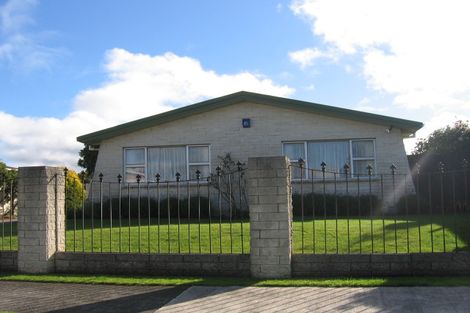 Photo of property in 37 Geraldine Crescent, Cloverlea, Palmerston North, 4412