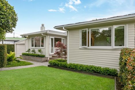 Photo of property in 19 Swan Crescent, Pakuranga, Auckland, 2010