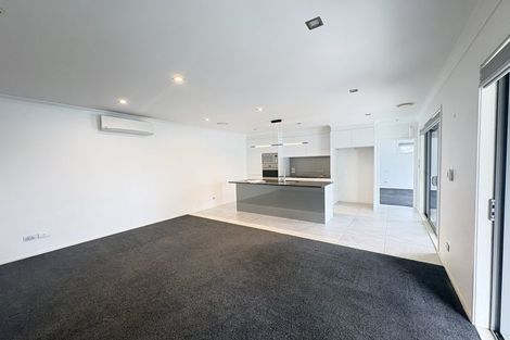 Photo of property in 154 Boord Crescent, Kumeu, 0891