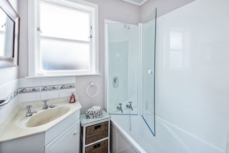 Photo of property in 62 Beazley Avenue, Paparangi, Wellington, 6037