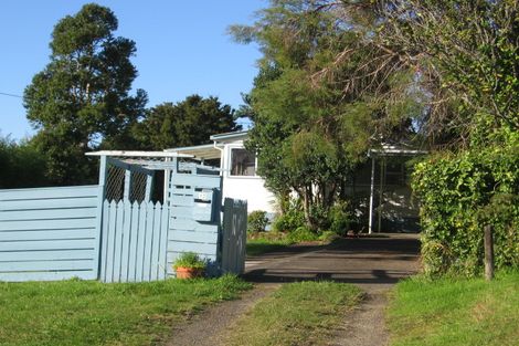 Photo of property in 12 Tane Road, Laingholm, Auckland, 0604