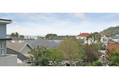Photo of property in 7/138 Queens Drive, Lyall Bay, Wellington, 6022