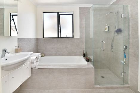 Photo of property in 8 Hobie Court, West Harbour, Auckland, 0618