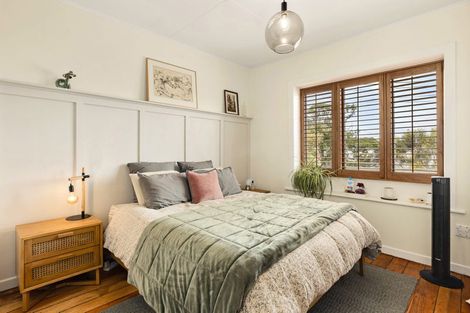 Photo of property in 180 Sutherland Road, Lyall Bay, Wellington, 6022