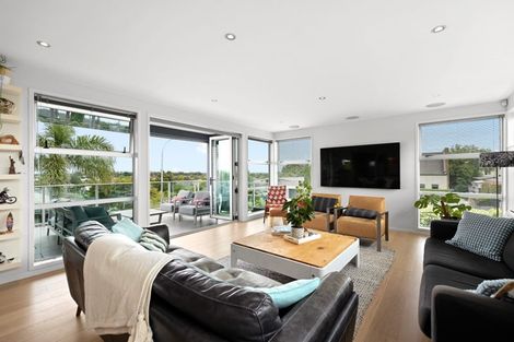 Photo of property in 66 Rototuna Road, Rototuna, Hamilton, 3210