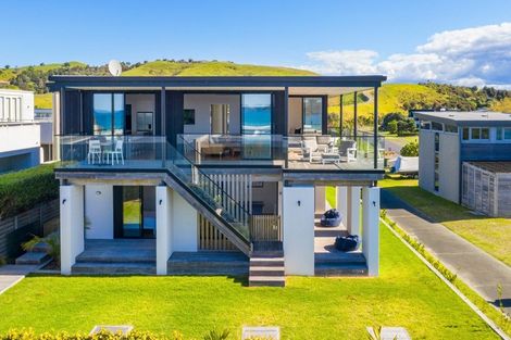 Photo of property in 27 Taumata Road, Omaha, 0986