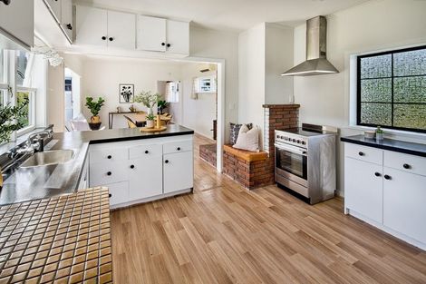 Photo of property in 35 Allen Terrace, Tawa, Wellington, 5028