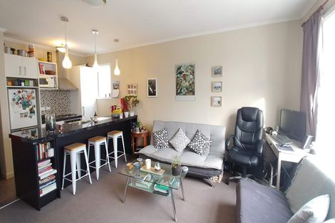 Photo of property in 2/51 Austin Street, Mount Victoria, Wellington, 6011