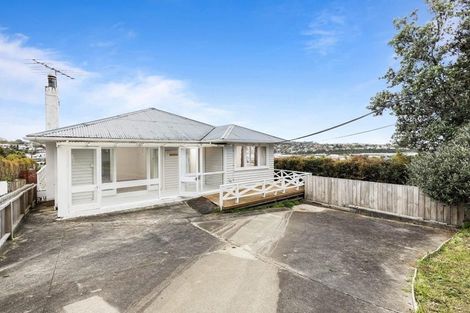 Photo of property in 219 Wairau Road, Totara Vale, Auckland, 0627