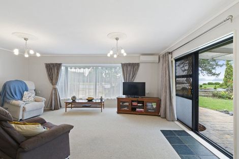 Photo of property in 8 Godwit Place, Waiuku, 2123