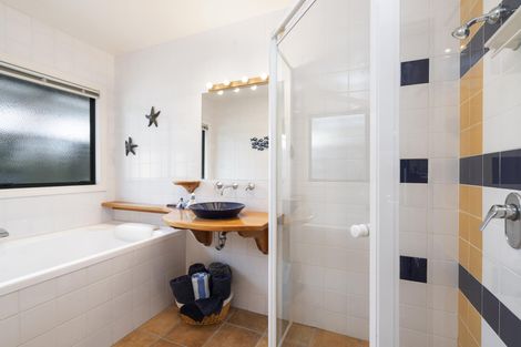 Photo of property in 28 Skudders Beach Road, Kerikeri, 0294