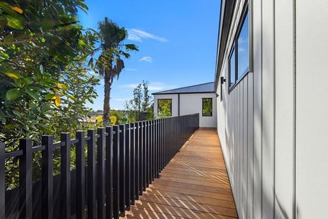 Photo of property in 8a Cedar Terrace, Stanmore Bay, Whangaparaoa, 0932