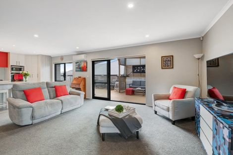 Photo of property in 14 Kingfisher Road, Silverdale, 0932