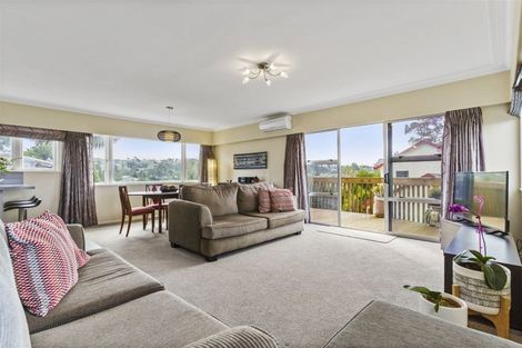 Photo of property in 1/345a Wairau Road, Totara Vale, Auckland, 0629