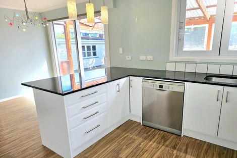 Photo of property in 5 Holyoake Crescent, Avalon, Lower Hutt, 5011