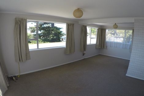 Photo of property in 1/10 Holt Avenue, Torbay, Auckland, 0630