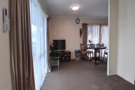 Photo of property in 78 Totaravale Drive, Totara Vale, Auckland, 0629