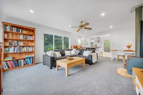 Photo of property in 24 Atkinson Road, Titirangi, Auckland, 0604