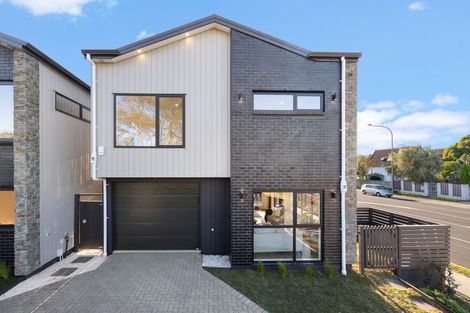 Photo of property in 1/31 Akoranga Drive, Northcote, Auckland, 0627