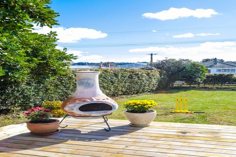 Photo of property in 6 Laura Street, Kelston, Auckland, 0602