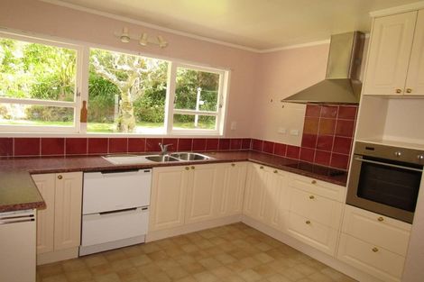 Photo of property in 6 Saint Hildas Glade, Tawa, Wellington, 5028