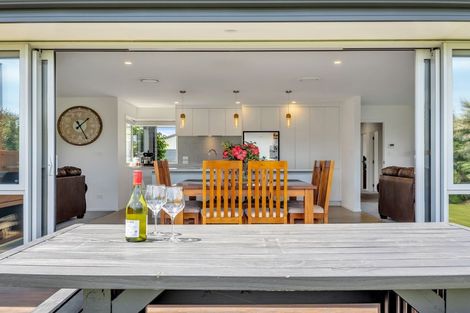 Photo of property in 17 Westwood Drive, Aokautere, Palmerston North, 4471