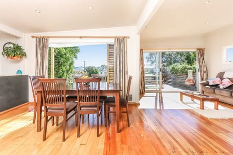 Photo of property in 6 Laura Street, Kelston, Auckland, 0602