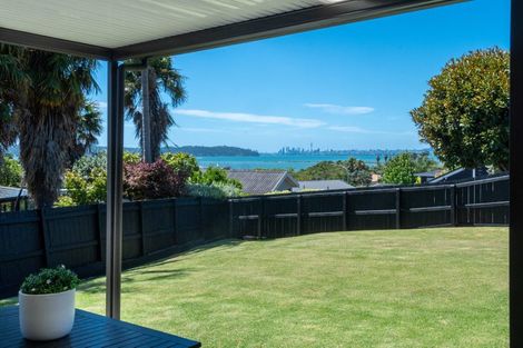 Photo of property in 25 Marina View Drive, West Harbour, Auckland, 0618