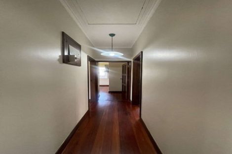 Photo of property in 25 Queensway, Three Kings, Auckland, 1024
