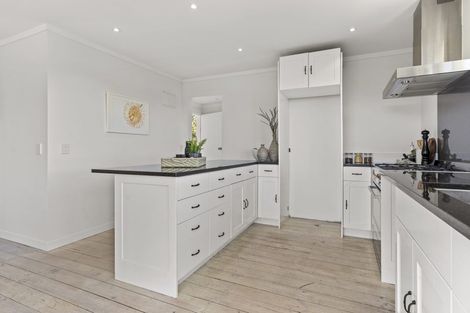 Photo of property in 12 Tindalls Bay Road, Tindalls Beach, Whangaparaoa, 0930