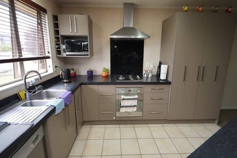 Photo of property in 21 Cleveland Heights, Kelvin Grove, Palmerston North, 4414