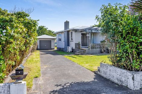Photo of property in 6 Buchanan Place, Hawera, 4610