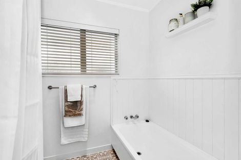 Photo of property in 24 Garland Drive, St Andrews, Hamilton, 3200