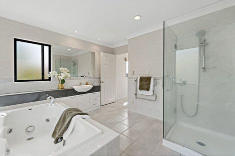 Photo of property in 15 Tumbridge Place, Somerville, Auckland, 2014