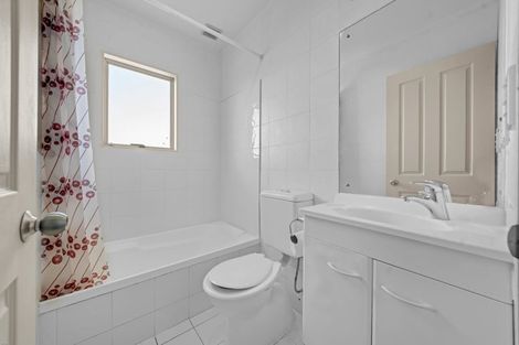 Photo of property in 11 Lockington Avenue, Henderson, Auckland, 0612