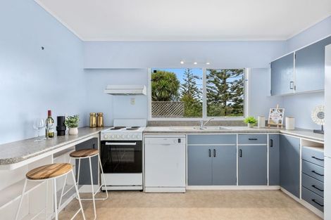 Photo of property in 2/18 Glamorgan Drive, Torbay, Auckland, 0630