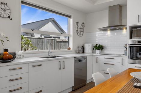 Photo of property in 10 Chain Place, Papamoa, 3118