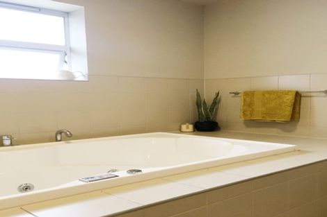 Photo of property in 1/2 Manor Place, Dunedin Central, Dunedin, 9016