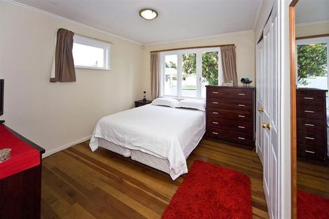 Photo of property in 6 Grainger Road, Te Atatu South, Auckland, 0610