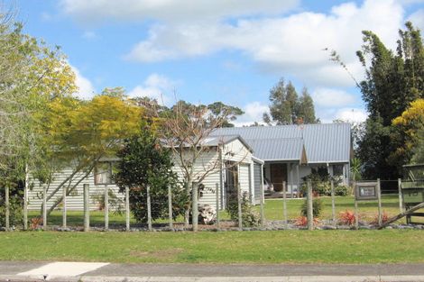 Photo of property in 10 Robinson Road, Whitianga, 3510