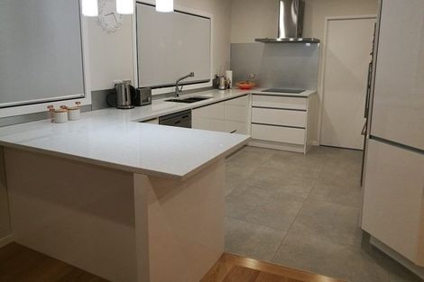 Photo of property in 2/598 Beach Road, Rothesay Bay, Auckland, 0630